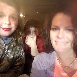 Meet your Posher, Elizabeth